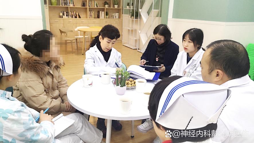 在重慶，心理咨詢?nèi)绾螢橐钟舭Y患者重塑希望之光